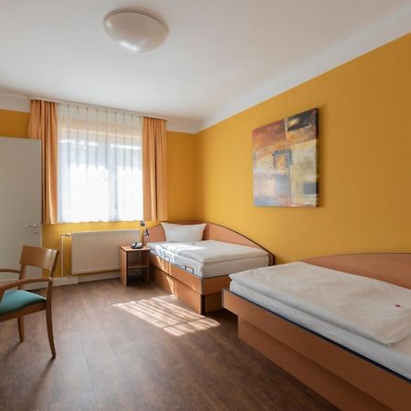 Hotel Mit-Mensch Berlin Bagian luar foto