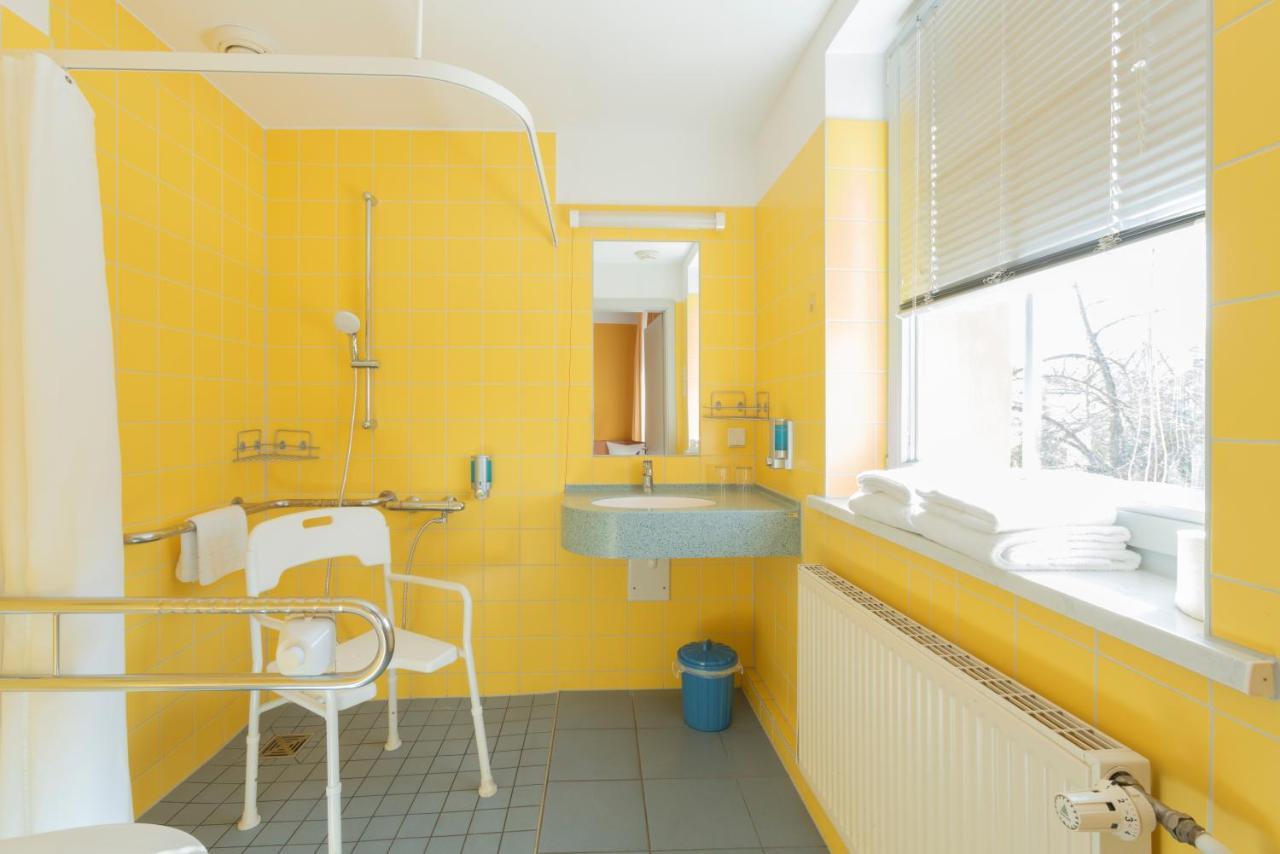 Hotel Mit-Mensch Berlin Bagian luar foto