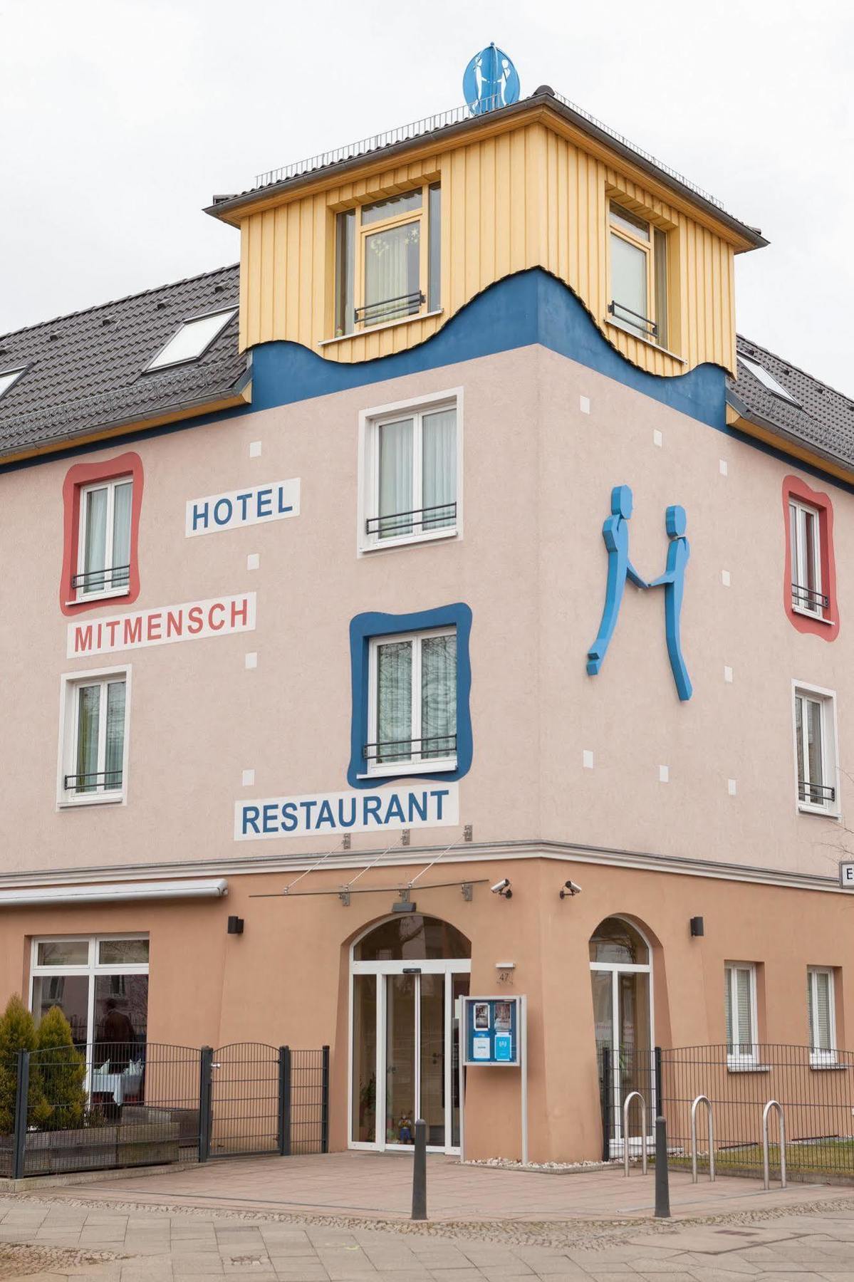 Hotel Mit-Mensch Berlin Bagian luar foto